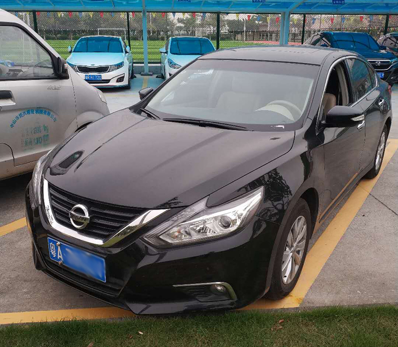 5 Seat Standard Car ( Nissan Teana )